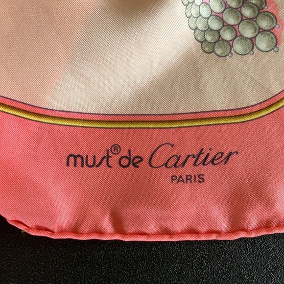 ~CARTIER~ must de Cartier 100% silk scarf beautiful used condition. - Picture 2 of 13